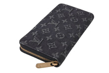 Load image into Gallery viewer, LOUIS VUITTON ルイヴィトン モノグラムデニム ジッピーウォレット M95614 モノグラムデニム ブラック ゴールド金具 美品 中古 4c070483