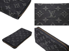 Load image into Gallery viewer, LOUIS VUITTON ルイヴィトン モノグラムデニム ジッピーウォレット M95614 モノグラムデニム ブラック ゴールド金具 美品 中古 4c070483