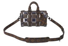 Load image into Gallery viewer, 未使用品 LOUIS VUITTON ルイヴィトン キーポルバンドリエール25 2WAY ボストンバッグ モノグラムチェス 22AW M20872 中古 4c070568