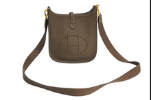 Load image into Gallery viewer, HERMES エルメス エヴリンTPM ショルダーバッグ Z刻印 トリヨンクレマンス エトゥープ フランス製 ゴールド金具 美品 中古 4c070622