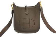 Load image into Gallery viewer, HERMES エルメス エヴリンTPM ショルダーバッグ Z刻印 トリヨンクレマンス エトゥープ フランス製 ゴールド金具 美品 中古 4c070622
