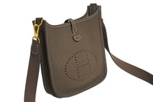 Load image into Gallery viewer, HERMES エルメス エヴリンTPM ショルダーバッグ Z刻印 トリヨンクレマンス エトゥープ フランス製 ゴールド金具 美品 中古 4c070622