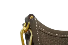 Load image into Gallery viewer, HERMES エルメス エヴリンTPM ショルダーバッグ Z刻印 トリヨンクレマンス エトゥープ フランス製 ゴールド金具 美品 中古 4c070622