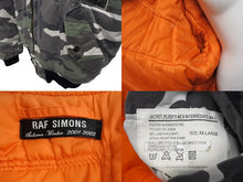 Load image into Gallery viewer, 極美品 RAF SIMONS ラフシモンズ 01AW Riot期 パッチワークボンバージャケット MA-1 ホワイトカモ アーカイブ サイズXXL 中古 4c070712