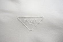 Load image into Gallery viewer, 美品 PRADA プラダ 半袖Tシャツ UJN712 サイズS トライアングルロゴ ホワイト ロゴ刺繍 コットン 中古 4c070782