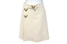 Load image into Gallery viewer, Valentino wool silk V gold knee skirt ウール シルク V金具 スカート ベージュ 38 RB3RA4E14FM 美品 中古 4c070810