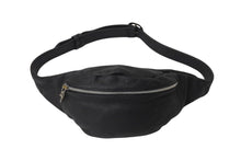 画像をギャラリービューアに読み込む, CHROME HEARTS クロムハーツ プレーンスナットパック #3 ボディバッグ ダガージップ ブラック レザー シルバー925 美品 中古 4c070843