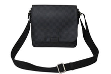 Load image into Gallery viewer, LOUIS VUITTON ルイヴィトン ディストリクトPM ショルダーバッグ N41260 ダミエグラフィット 美品 中古 4c070902