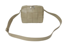 Load image into Gallery viewer, BOTTEGA VENETA ボッテガヴェネタ マキシイントレチャート カセットカメラバッグ 730027VB1K01511 ショルダーバッグ 美品 中古 4c070906