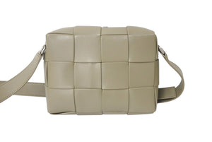 BOTTEGA VENETA ボッテガヴェネタ マキシイントレチャート カセットカメラバッグ 730027VB1K01511 ショルダーバッグ 美品 中古 4c070906