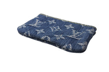 Load image into Gallery viewer, 新品未使用 LOUIS VUITTON ルイヴィトン ポシェット クレ コインケース M95343 モノグラム デニム ブルー 中古 4c070911
