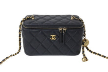 Load image into Gallery viewer, 極美品 CHANEL シャネル バニティバッグ 玉付き チェーンショルダー キャビアスキン ブラック ココマーク ランダム番台 中古 4c070923