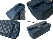 Load image into Gallery viewer, 極美品 CHANEL シャネル 横長 20cm ショルダーバッグ A69900 28番台 ミニマトラッセショルダーチェーン ネイビー ラムスキン 中古 4c070926