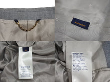 Load image into Gallery viewer, LOUIS VUITTON ルイヴィトン スーツ セットアップ RM192 NYU HHJ72E グレー アンティークゴールド金具 46 美品 中古 4c070999