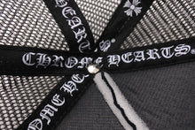 画像をギャラリービューアに読み込む, 新品未使用 CHROME HEARTS クロムハーツ トラッカーキャップ CHクロスパッチ ONE SIZE メッシュ ブラック ホワイト シルバー925 中古 4c071032