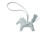 Load image into Gallery viewer, 新品未使用 HERMES エルメス ロデオPM チャーム ストラップ ヴェールペパーミント アニョーミロ W刻印 2024年製 中古 4c071040