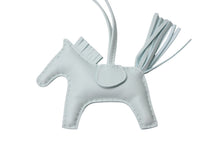 Load image into Gallery viewer, 新品未使用 HERMES エルメス ロデオPM チャーム ストラップ ヴェールペパーミント アニョーミロ W刻印 2024年製 中古 4c071040