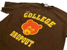 画像をギャラリービューアに読み込む, 極美品 KANYE WEST THE COLLEGE DROP OUT カニエ ウェスト ザ コレッジ ドロップアウト 半袖Tシャツ サイズ L ブラウン 中古 4c071126