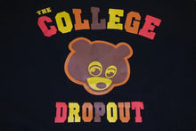 Load image into Gallery viewer, KANYE WEST THE COLLEGE DROP OUT カニエ ウェスト ザ コレッジ ドロップアウト 半袖Tシャツ サイズ L ブラック 美品 中古 4c071134