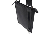 画像をギャラリービューアに読み込む, FENDI フェンディ ショルダーバッグ 斜め掛けバッグ ズッカ サコッシュ 7VA204 PVC レザー ブラック シルバー金具 美品 中古 4c071146