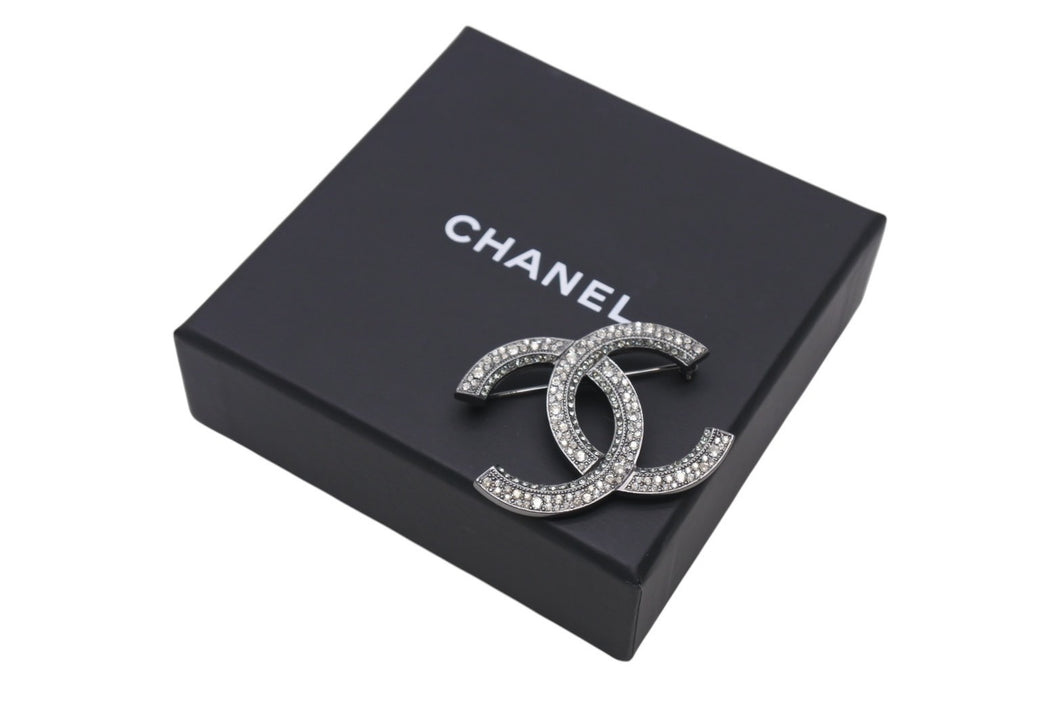 極美品 CHANEL シャネル DOUBLE C BROCHE ダブル C ブローチ レディース シルバー 金属 中古 4c071444