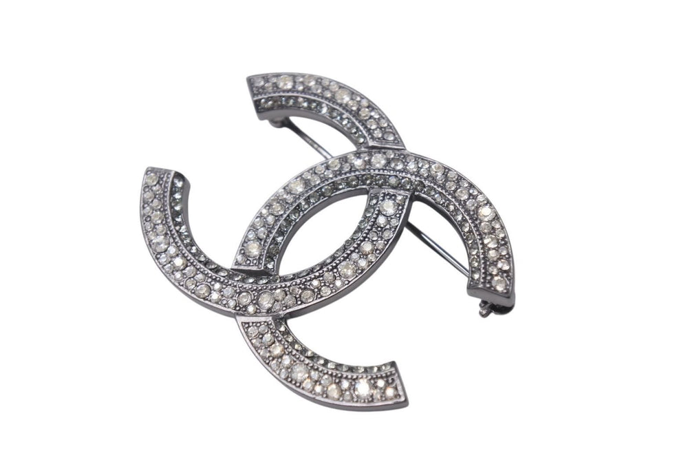 Very good condition CHANEL DOUBLE C BROCHE Double C brooch ladies silver metal used 4c071444