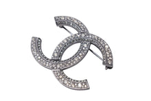 Load image into Gallery viewer, 極美品 CHANEL シャネル DOUBLE C BROCHE ダブル C ブローチ レディース シルバー 金属 中古 4c071444