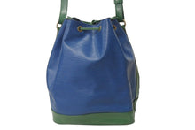 Load image into Gallery viewer, LOUIS VUITTON ルイヴィトン ノエ ショルダーバッグ 巾着 ツートン M44044 エピレザー ブルー グリーン ゴールド金具 美品 中古 4c071484