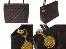 Load image into Gallery viewer, 極美品 CHANEL シャネル 復刻トート 5番台 ハンドバッグ ココマーク キャビアスキン ブラウン ゴールド金具 中古 4c071567