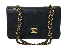Load image into Gallery viewer, CHANEL シャネル マトラッセ23 Wフラップ チェーン ショルダーバッグ ラムスキン 2番台 ブラック ゴールド金具 美品 中古 4c071593