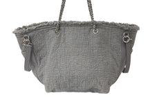 Load image into Gallery viewer, CHANEL シャネル ショッピングチェーントート 2WAYバッグ 25番台 イタリア製 キャンバス レザー グレー シルバー金具 美品 中古 4c071615
