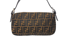 画像をギャラリービューアに読み込む, 極美品 FENDI フェンディ マンマバケット ワンショルダーバッグ ズッカ柄 コットンキャンバス レザー シルバー金具 ブラウン 中古 4c071621
