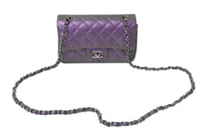 Load image into Gallery viewer, 新品同様 CHANEL シャネル 横長 20cm ショルダーバッグ A69900 24番台 ミニマトラッセ ブラックシェル ショルダーチェーン ラムスキン 中古 4c071623