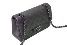 Load image into Gallery viewer, 新品同様 CHANEL シャネル 横長 20cm ショルダーバッグ A69900 24番台 ミニマトラッセ ブラックシェル ショルダーチェーン ラムスキン 中古 4c071623