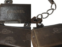 Load image into Gallery viewer, CHANEL シャネル チェーンショルダーバッグ アイコンモチーフ クルーズライン 8番台 2003年 ブラウン シルバー 美品 中古 4c071624