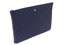 Load image into Gallery viewer, 極美品 CHANEL シャネル クラッチバッグ 22番台 ココマーク キルティング キャンバス ネイビー シルバー金具 中古 4c071628