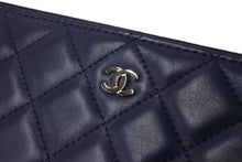 Load image into Gallery viewer, 極美品 CHANEL シャネル クラッチバッグ 22番台 ココマーク キルティング キャンバス ネイビー シルバー金具 中古 4c071628