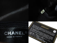 Load image into Gallery viewer, CHANEL シャネル クラッチバッグ ココマーク 20番台 フランス製 カーフスキン ブラック メタルブラック金具 美品 中古 4c071636