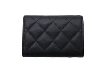 Load image into Gallery viewer, 新品未使用 CHANEL シャネル シャネル19 スモールフラップ ウォレット AP3711 三つ折り財布 ココマーク ブラック キャビアスキン 中古 4c071641