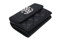 Load image into Gallery viewer, 新品未使用 CHANEL シャネル シャネル19 スモールフラップ ウォレット AP3711 三つ折り財布 ココマーク ブラック キャビアスキン 中古 4c071641