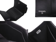 Load image into Gallery viewer, 新品未使用 CHANEL シャネル シャネル19 スモールフラップ ウォレット AP3711 三つ折り財布 ココマーク ブラック キャビアスキン 中古 4c071641
