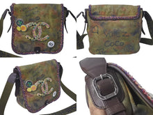 Load image into Gallery viewer, 極美品 CHANEL シャネル エンブロイダリー グラフィティ ショルダーバッグ A92789 ココマーク 20番台 カーキ 中古 4c071699