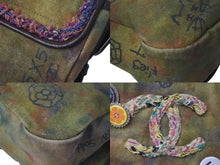 Load image into Gallery viewer, 極美品 CHANEL シャネル エンブロイダリー グラフィティ ショルダーバッグ A92789 ココマーク 20番台 カーキ 中古 4c071699