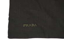 Load image into Gallery viewer, 極美品 PRADA プラダ マフラー ショール 刺繍ロゴ カーキ系 レッド ウール ナイロン ロゴパッチ イタリア製 中古 4c071724