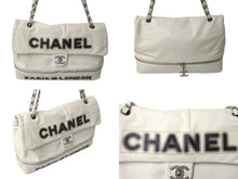 Load image into Gallery viewer, 新品同様 CHANEL シャネル パリスロンドン チェーンショルダーバッグ ターンロック ホワイト 12番台 シルバー金具 中古 4c071735