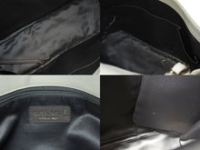 Load image into Gallery viewer, 新品同様 CHANEL シャネル パリスロンドン チェーンショルダーバッグ ターンロック ホワイト 12番台 シルバー金具 中古 4c071735