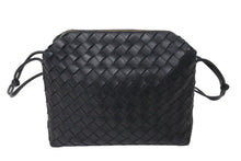 Load image into Gallery viewer, BOTTEGA VENETA ボッテガヴェネタ スモール カメラバッグ ショルダーバッグ 723548 イントレチャート ブラック レザー 美品 中古 4c071847