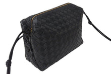 Load image into Gallery viewer, BOTTEGA VENETA ボッテガヴェネタ スモール カメラバッグ ショルダーバッグ 723548 イントレチャート ブラック レザー 美品 中古 4c071847