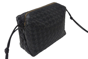 BOTTEGA VENETA ボッテガヴェネタ スモール カメラバッグ ショルダーバッグ 723548 イントレチャート ブラック レザー 美品 中古 4c071847