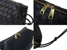 Load image into Gallery viewer, BOTTEGA VENETA ボッテガヴェネタ スモール カメラバッグ ショルダーバッグ 723548 イントレチャート ブラック レザー 美品 中古 4c071847